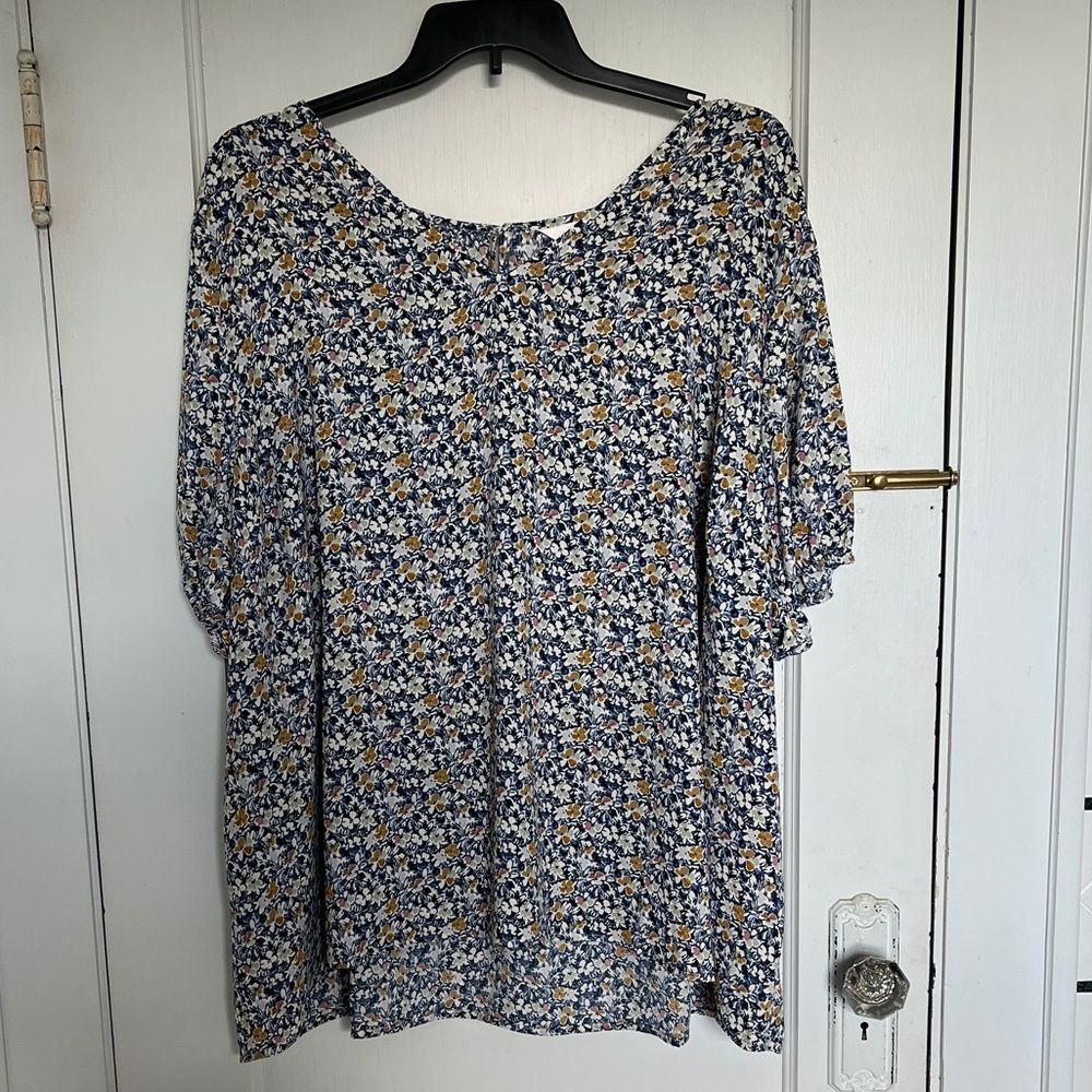 Lauren Conrad 4 X blue floral blouse
